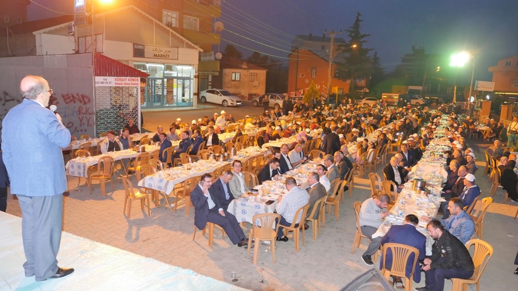 Büyükşehir iftar sofrasını bu kez Düzköy’de kurdu