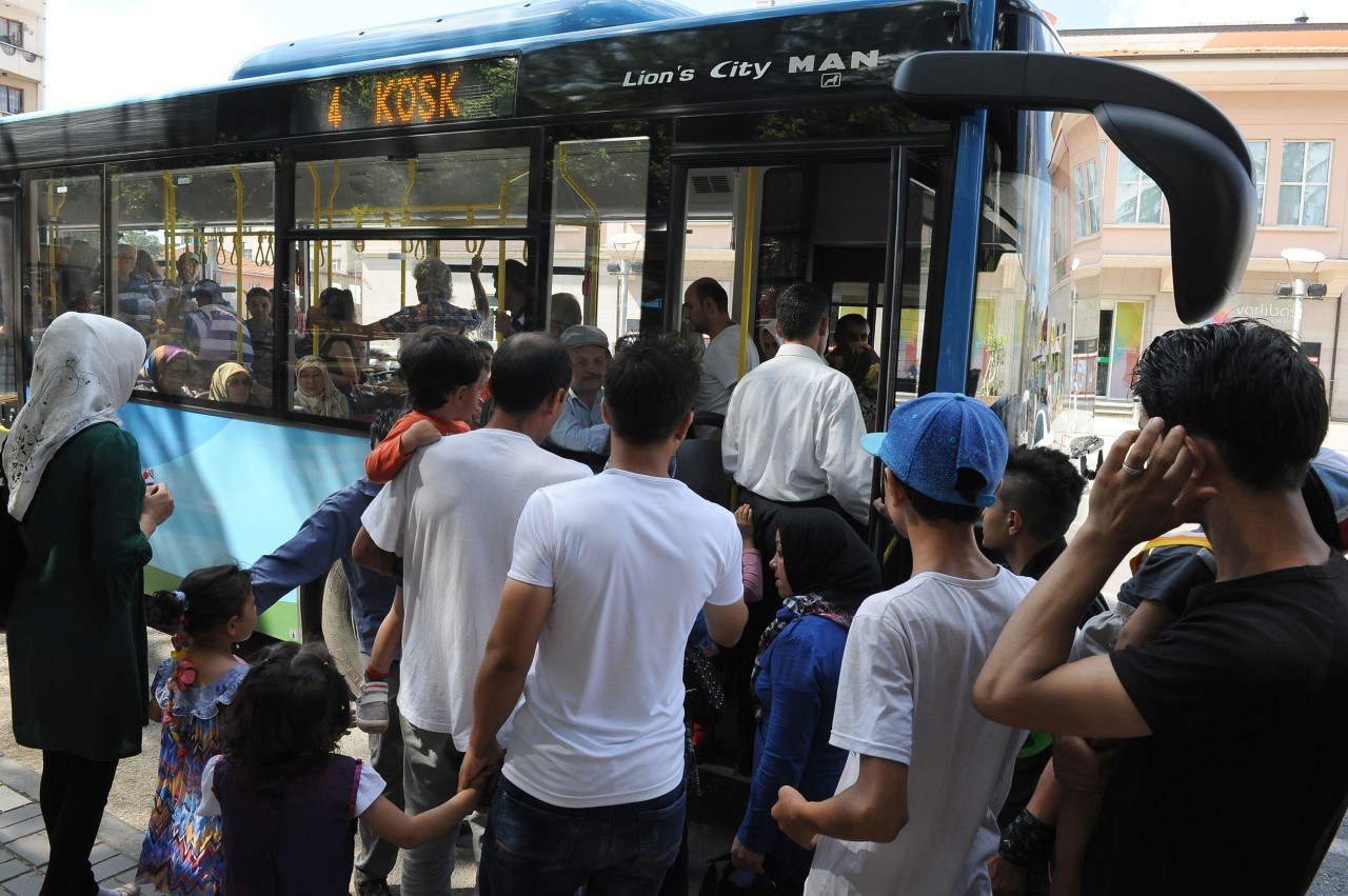 Büyükşehir,bayram boyunca bin 400 ücretsiz otobüs seferi düzenledi.


