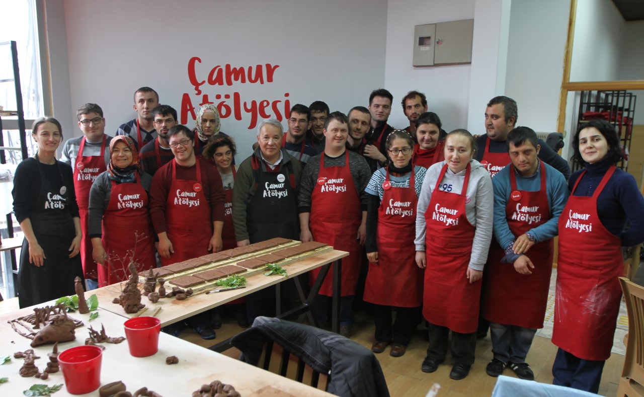 Çamura şekil veriliyorlar