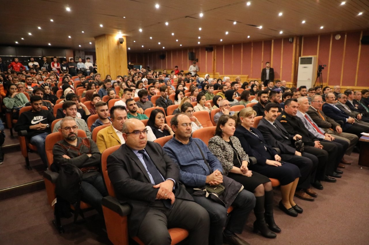 em-i Cihan Sohbetlerinde Orta Dounun dn ve bugn anlatld