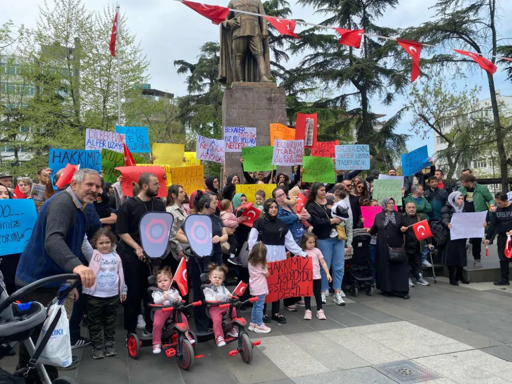 CHP AKÇAABAT DA ÇAĞRI MERKEZİNİN KAPATILMASINA TEPKİLİ!