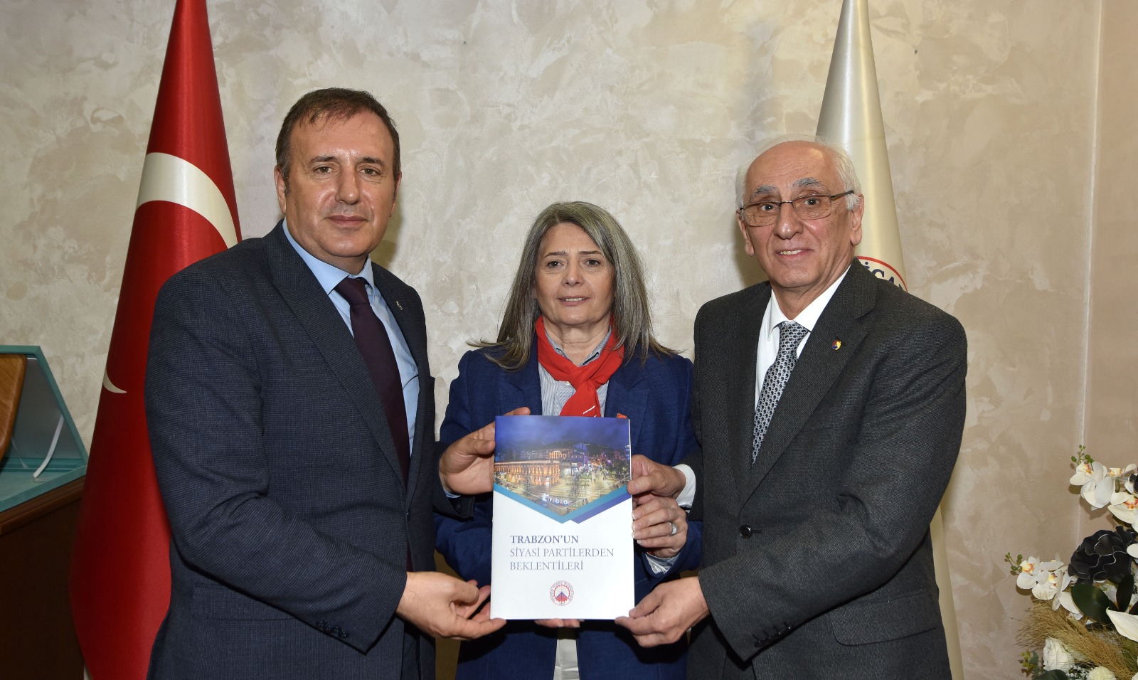 CHP Trabzon Milletvekili Adayı Sibel Suiçmez TTSO’yu ziyaret etti