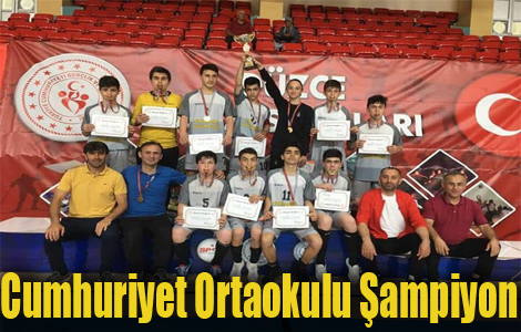 Cumhuriyet Ortaokulu ampiyon Oldu.
