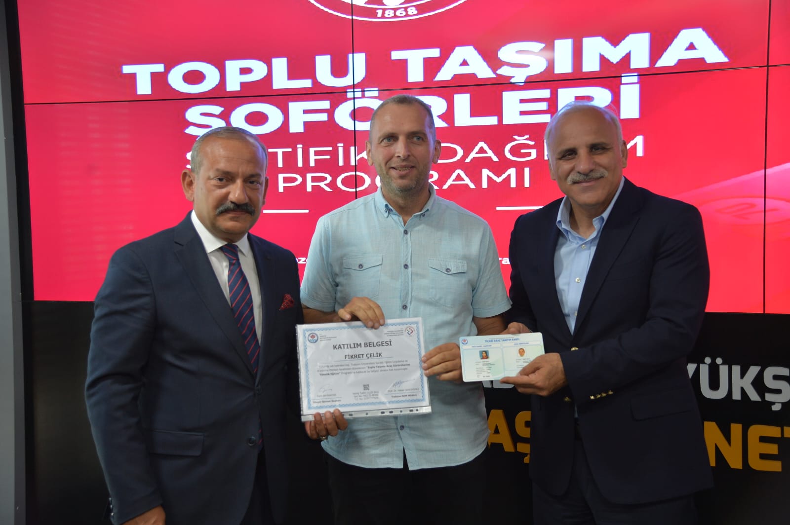 EĞİTİMLERİNİ TAMAMLAYAN TOPLU TAŞIMA ARAÇ ŞOFÖRLERİ SERTİFİKALARINI ALDI
