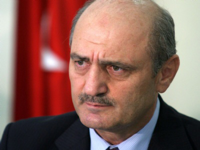 Erdoan Bayraktar da istifa etti.