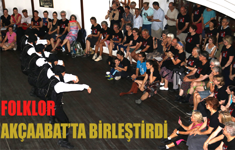 FOLKLOR AKÇAABAT’TA BİRLEŞTİRDİ