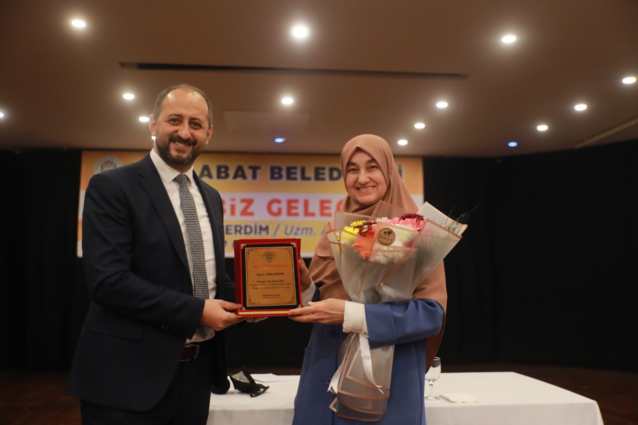 ‘GENCİZ, BİZ GELECEĞİZ’ ADLI KONFERANS DÜZENLENDİ

