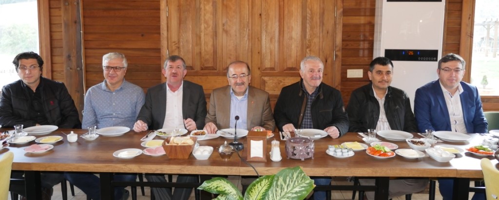 Halka hizmet için varız