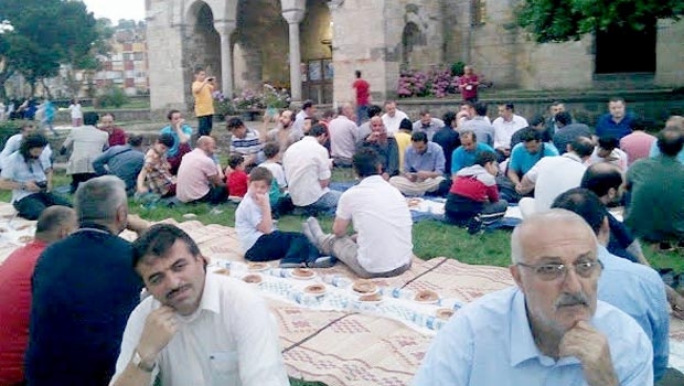 HHnin simitli iftar gelenekselleti
