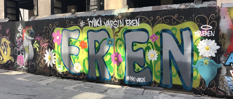 İstiklal Caddesi’nde “İyi ki varsın Eren” çizimi