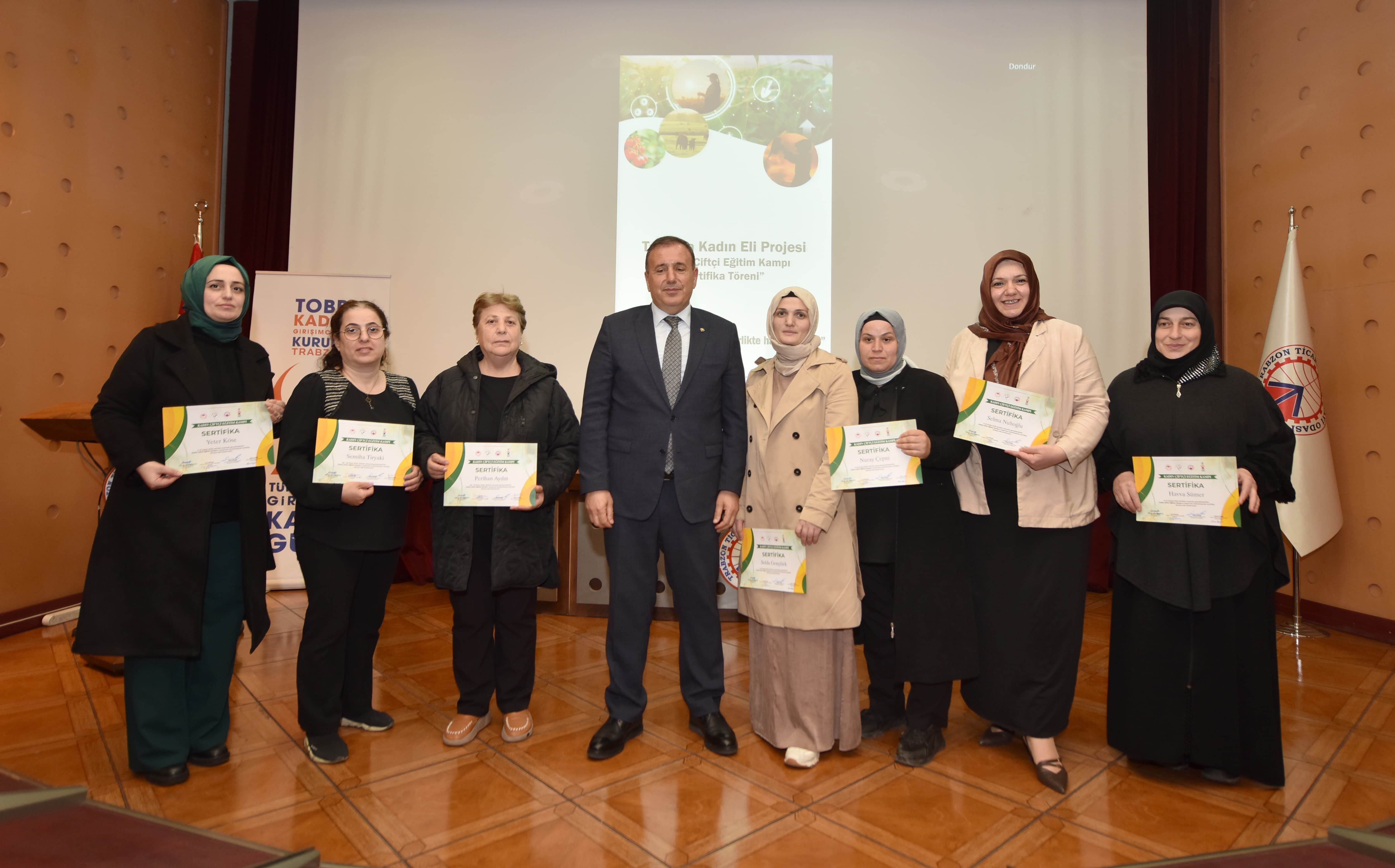 Kadn ifti Eitim Kampnn ilk iki dnem kursiyerleri sertifikalarn ald
