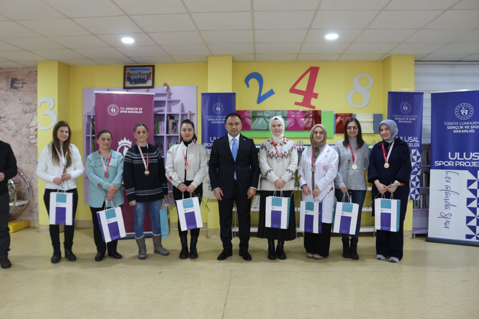 KADINLAR GÜNÜ’NDE FLOOR CURLİNG TURNUVASI