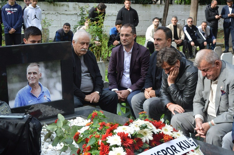 KADİR ÖZCAN, DUALARLA ANILDI