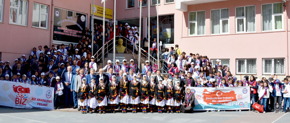 KARDEŞLER KUCAKLAŞTI