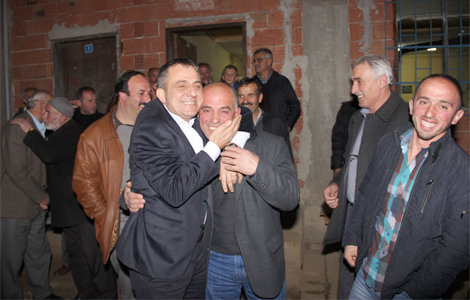Kratldan bakan Saroluna tam destek