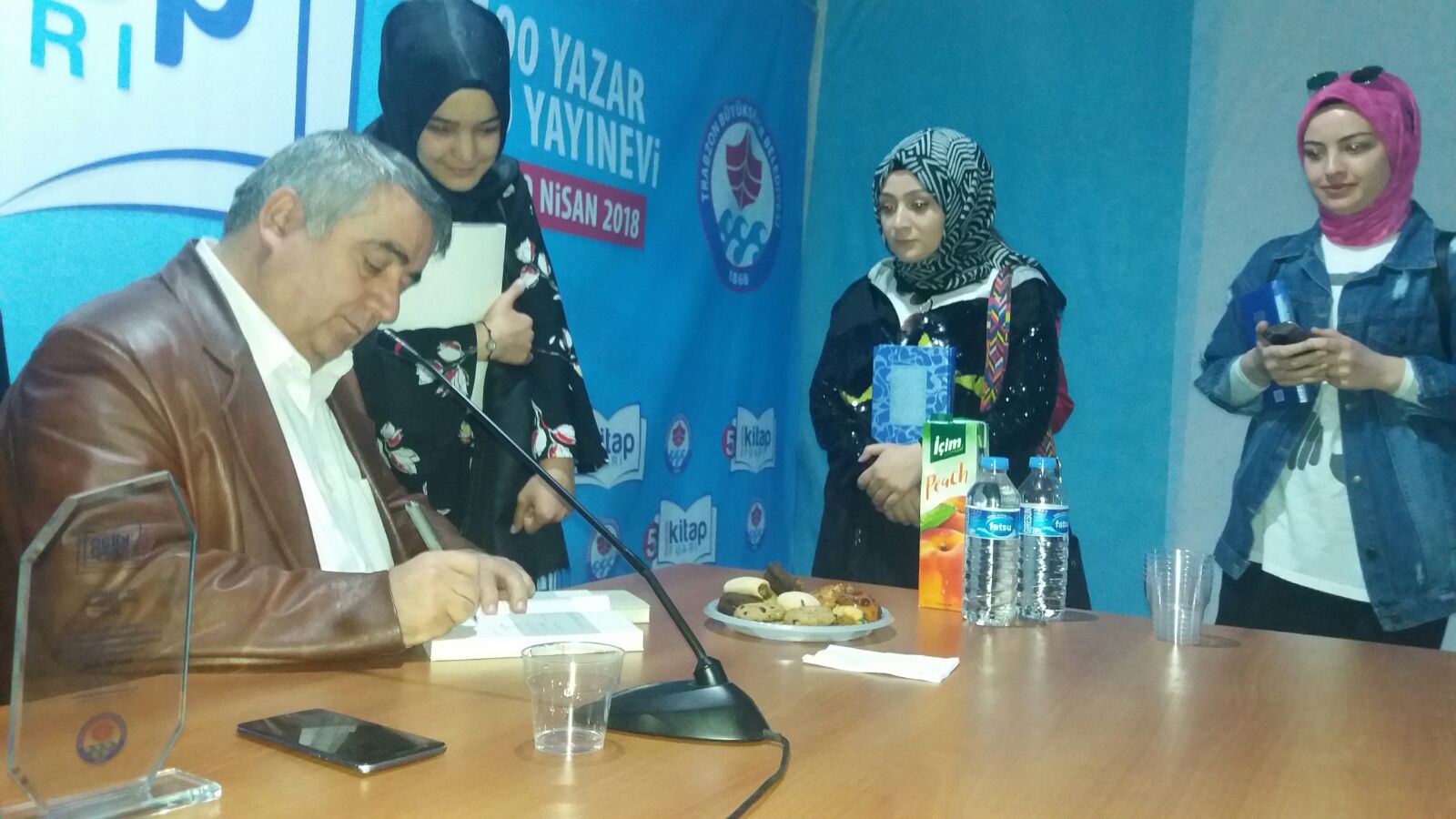 Kitap Fuarında yazarlar ile okuyucular bir araya geliyor