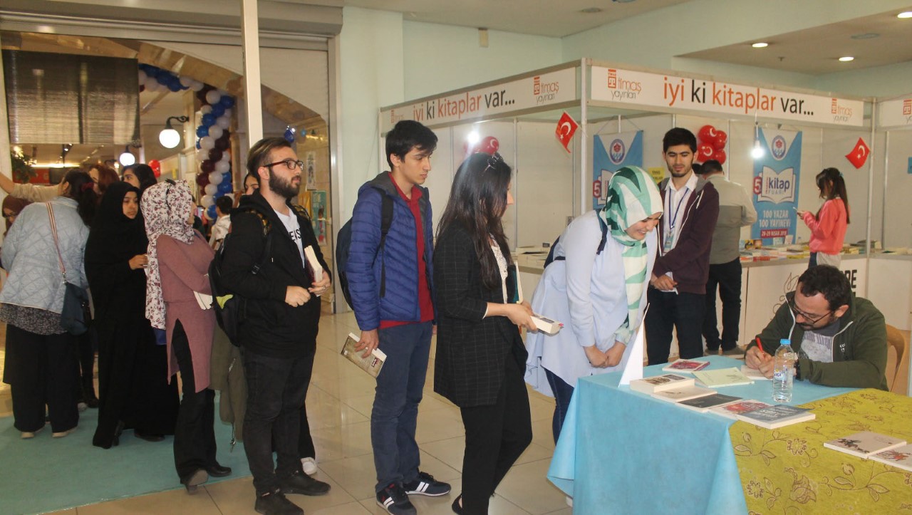 Kitap şöleni devam ediyor