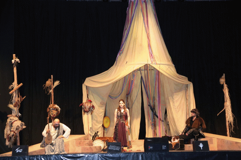 “KORKUT ATA” AKÇAABAT AÇIK HAVA TİYATRO GÜNLERİ’NDE…