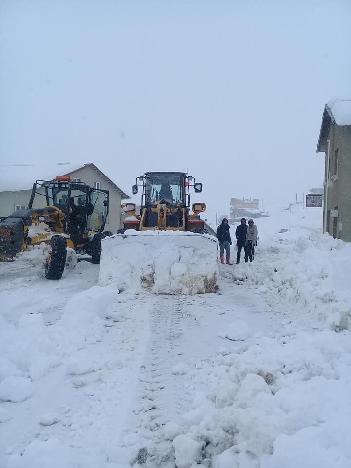 Mahsur kalan yaylacılar kurtarıldı