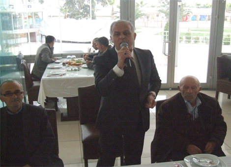 MHP Akaabat Belediye bakan aday Muhtarlara yemek verdi.
