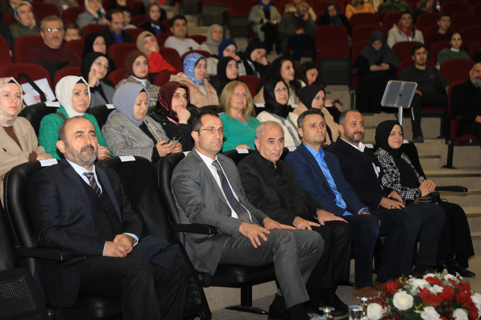 NURULLAH GENÇ AKÇAABAT’TA KONFERANS VERDİ