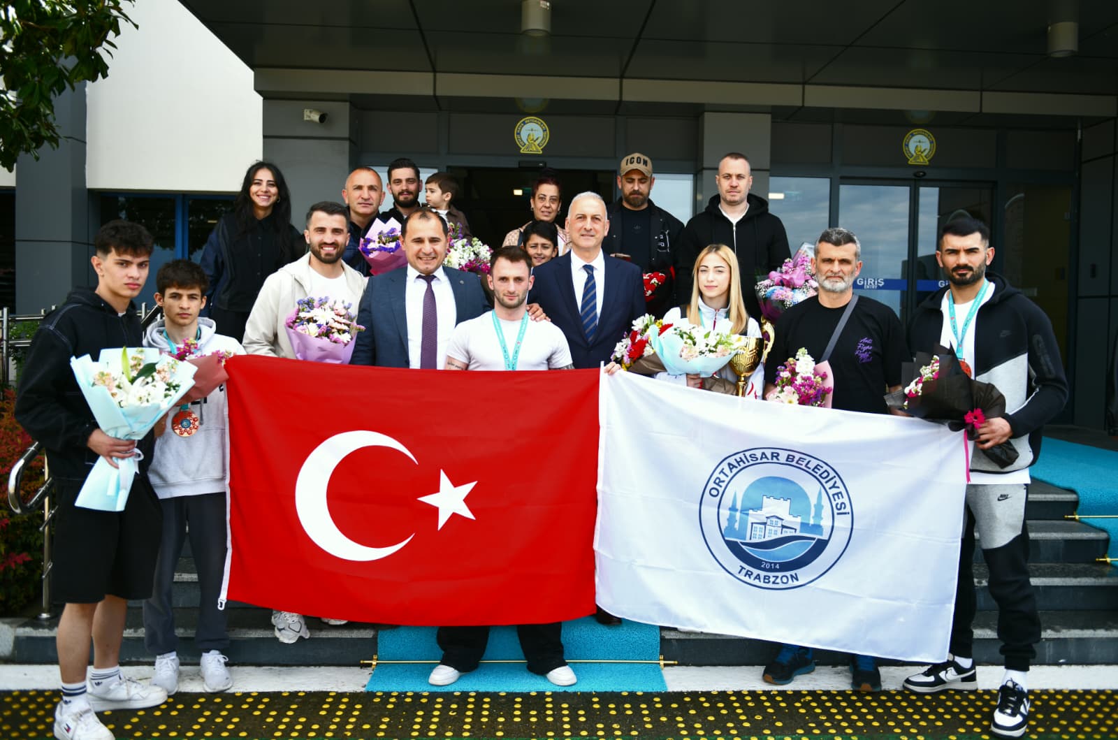 ORTAHİSAR BELEDİYESİ SPORCULARI DÜNYA KUPASI’NDAN ŞAMPİYONLUKLA DÖNDÜ