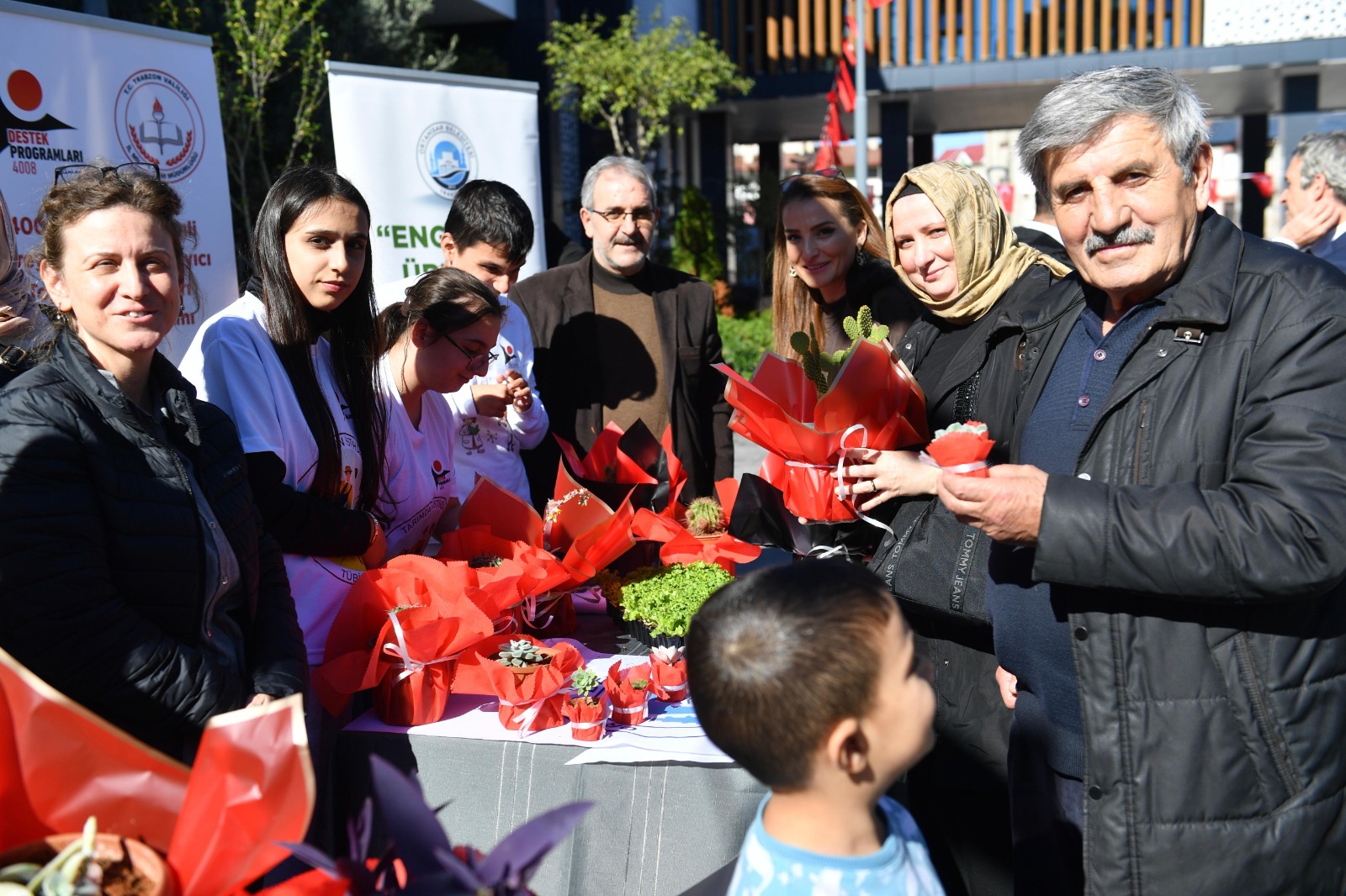 ÖZEL GEREKSİNİMLİ BİREYLER, ÜRETMENİN MUTLULUĞUNU YAŞADI