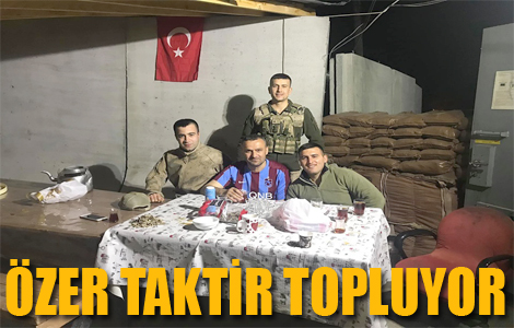 Özer yine yaptı yapacağını