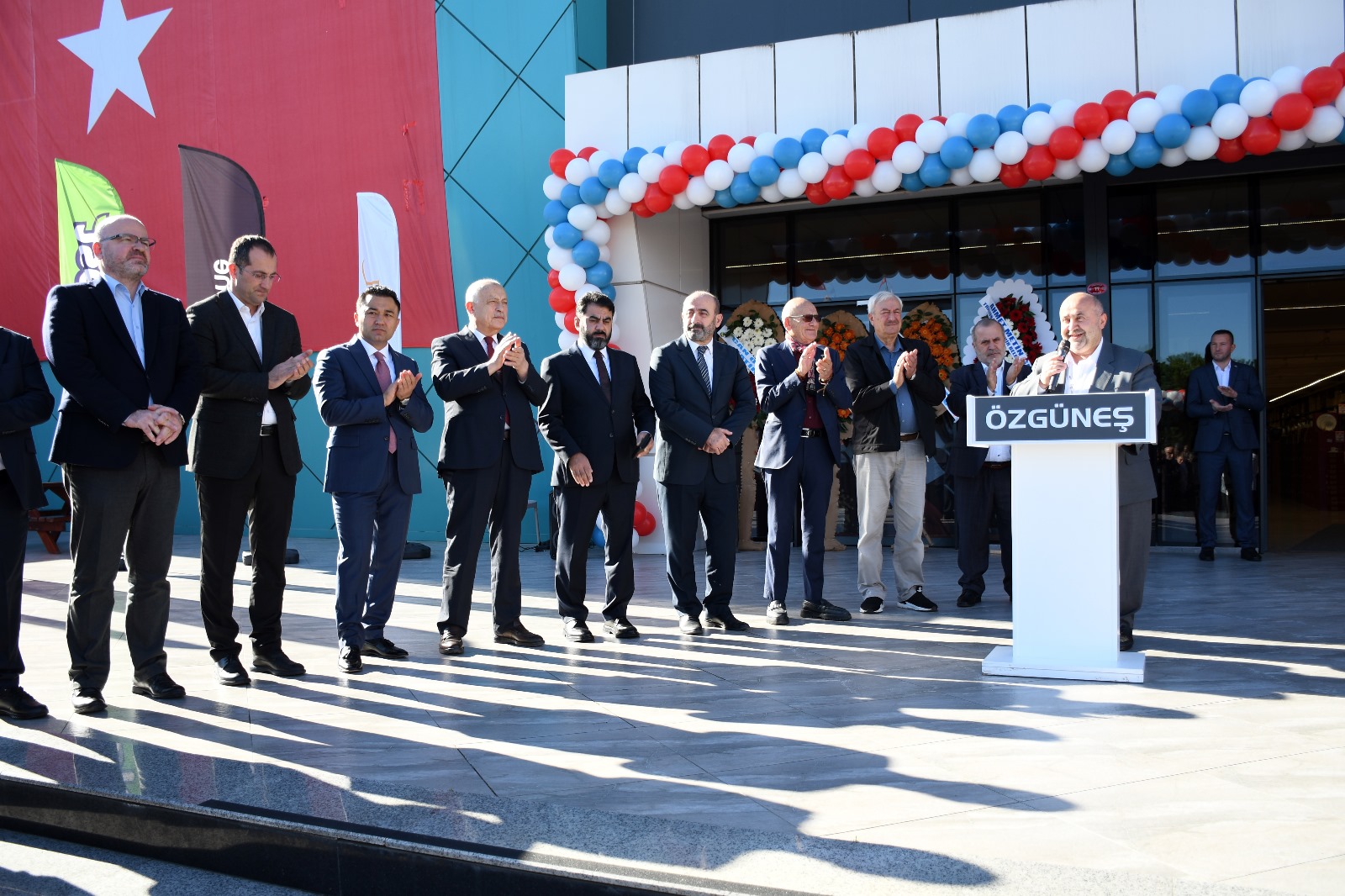 Özgüneş'te 2025 yılının son satış etkinliği fırsatları ile başladı. Büyük indirimler var