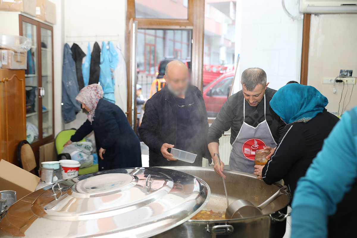 RAMAZAN DEMEK PAYLAMAK VE YARDIMLAMAK DEMEKTR.