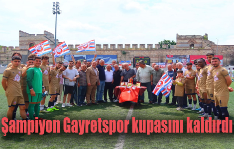Şampiyon Gayretspor kupasını kaldırdı