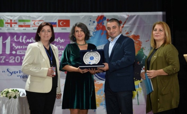 Sanat Gnleri'nde oyuncu Ruhi Sar sevenleri ile bulutu 