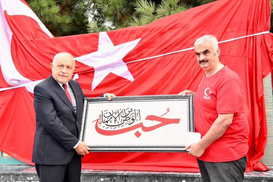 ŞEHİTLER ANITI'NA GÖRKEMLİ AÇILIŞ