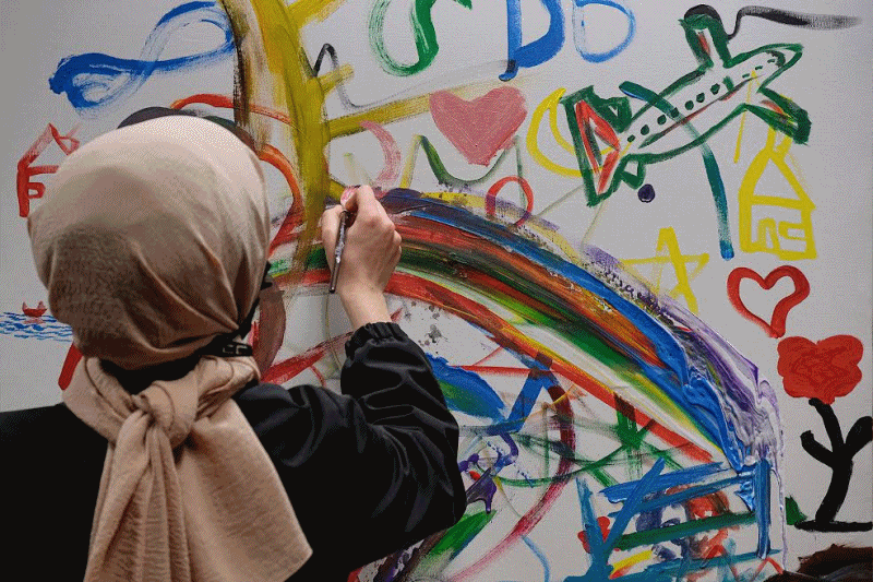 “SÖZELCİLER” VE “SAYISALCILAR” FARKLARINI TUVALE YANSITTI