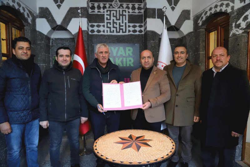 Surda kurulan kardelik kprs Of'ta devam edecek

