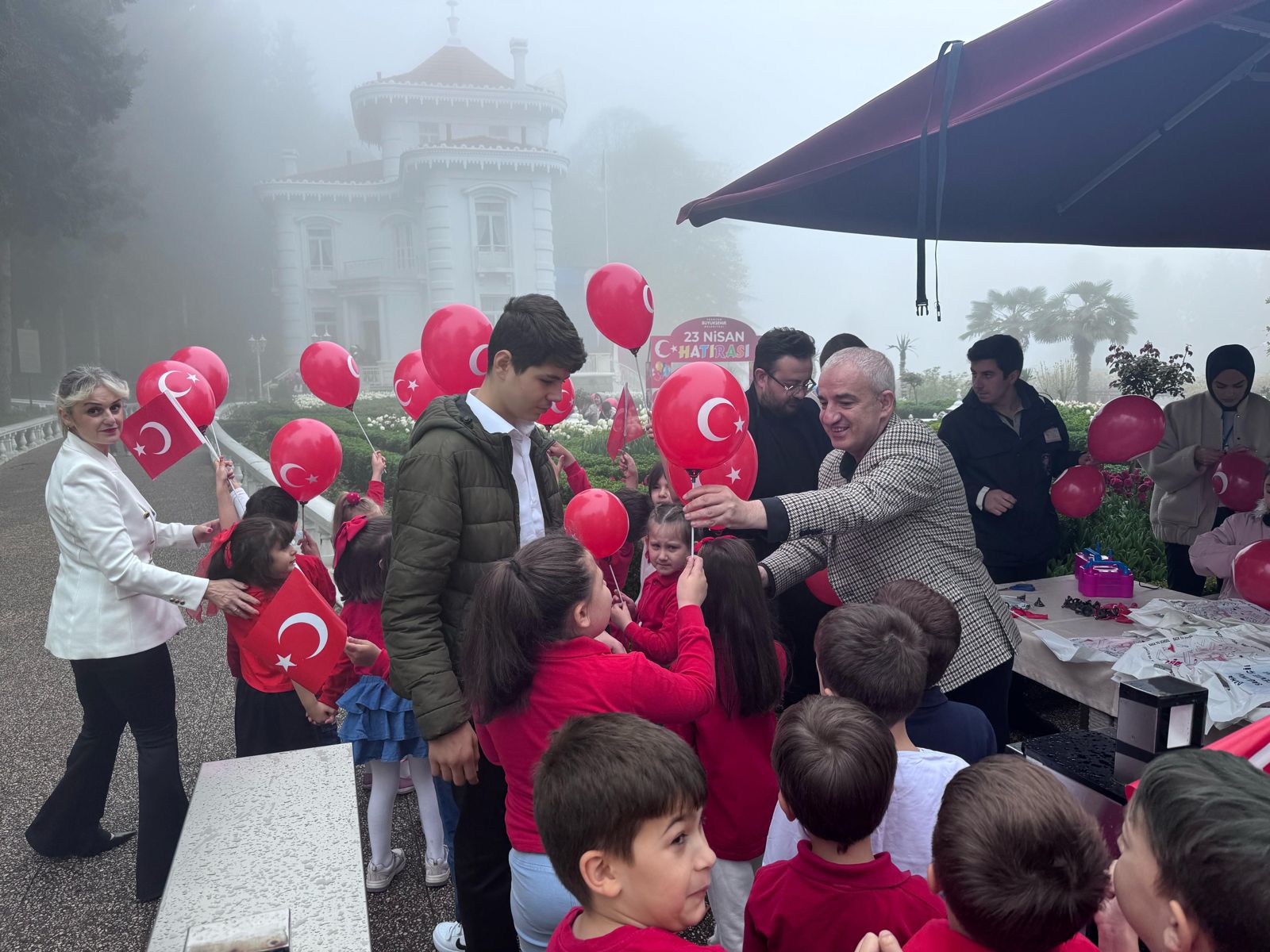 TRABZON BÜYÜKŞEHİR BELEDİYESİ’NDEN 23 NİSAN’A COŞKULU KUTLAMA