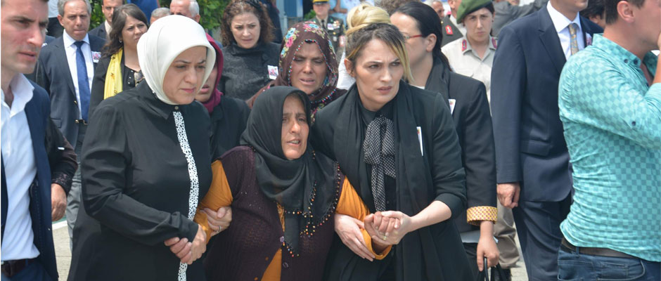 Trabzon Şehidine Ağladı.