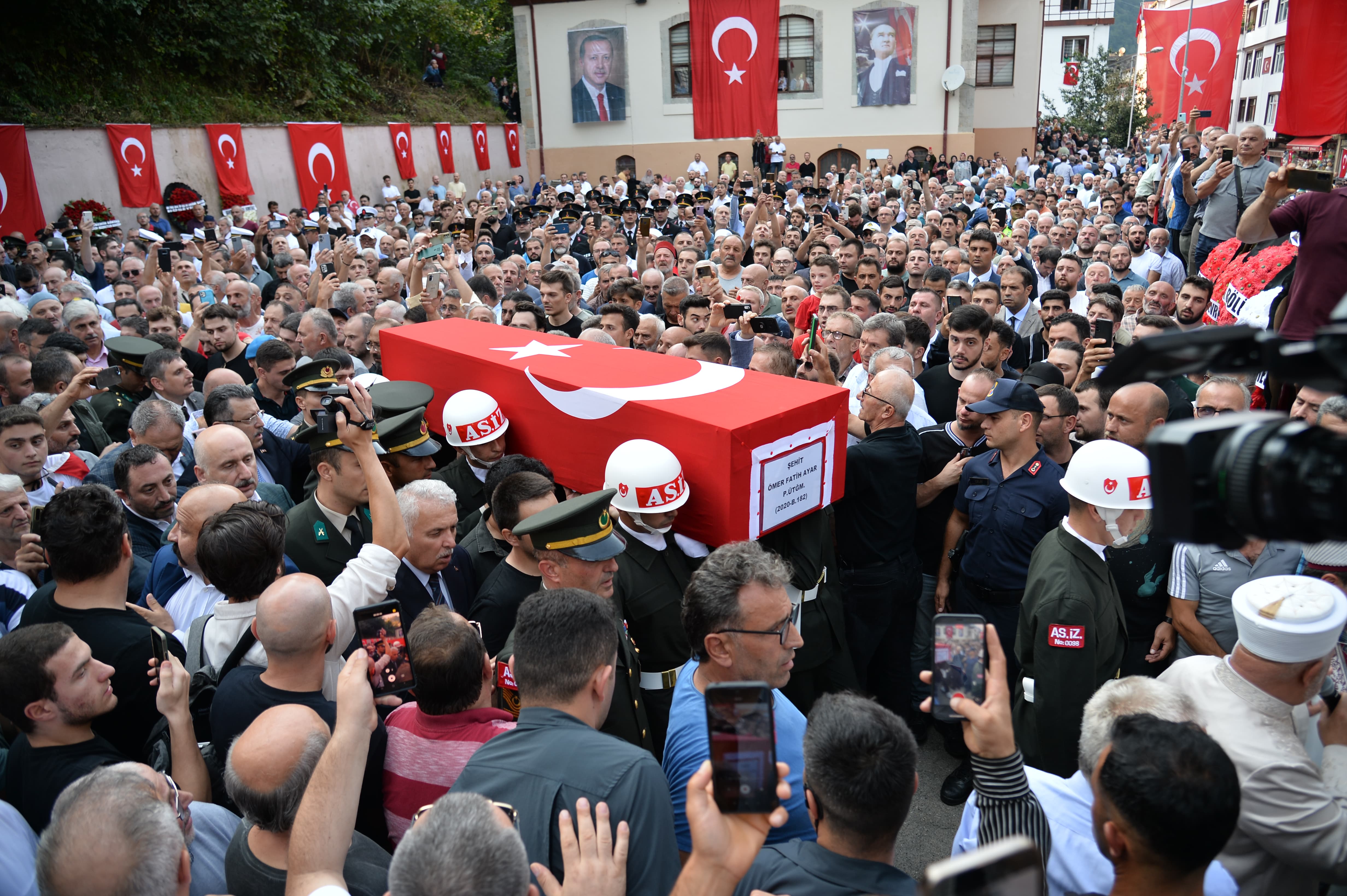 TRABZON ŞEHİDİNİ UĞURLADI