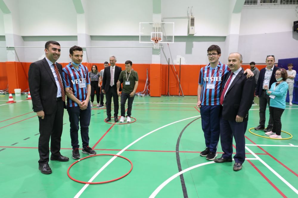 Trabzon Üniversitesi Rektörü Özel Gereksinimli Öğrencilerin Coşkusuna Ortak Oldu