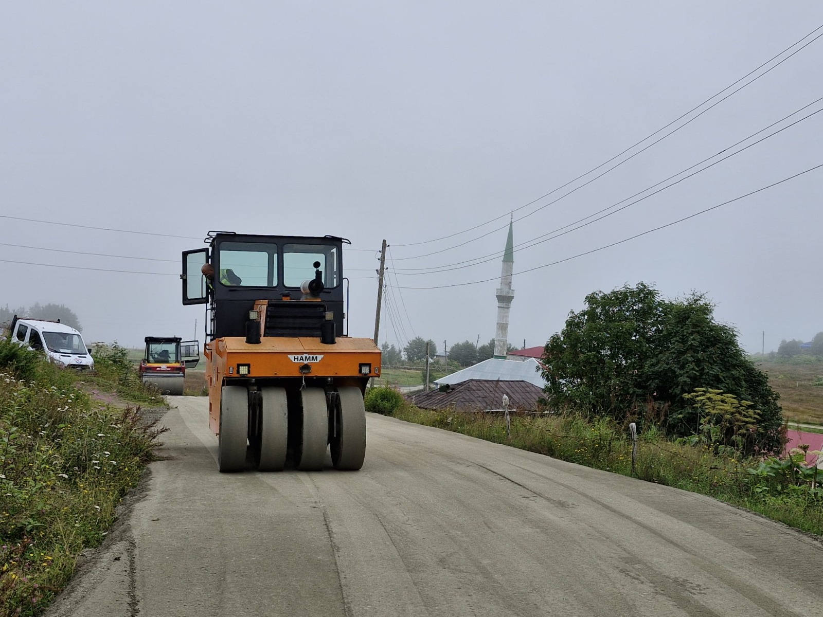 TRABZON’DA 4 İLÇEDE 13 KİLOMETRELİK YOL KURU BETONLA KAPLANDI