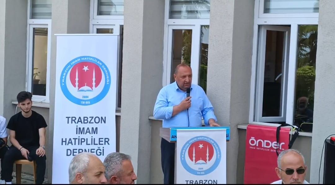 Trabzon'da İmam Hatip Lisesi mezunları, Geleneksel Bayramlaşma Töreni'nde bir araya geldi