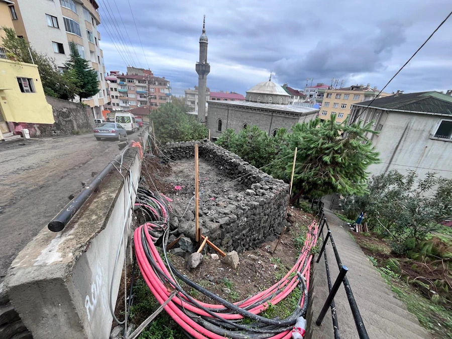 TRAFO İÇİN AĞAÇLAR KESİLDİ