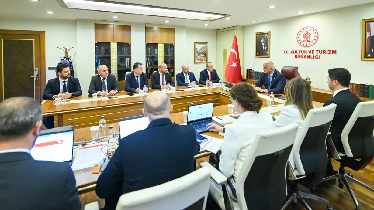 TTSO Başkan Yardımcısı Baş, turizm çalışmalarını Bakan Ersoy’a anlattı. Bakan Ersoy ile Trabzon turizmi görüşüldü