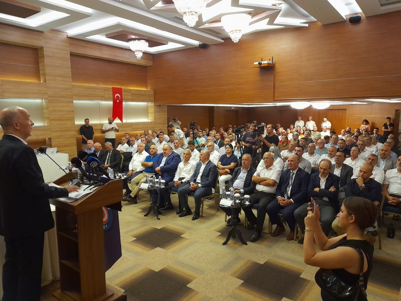 TÜRK-İŞ GENEL BAŞKANI ERGÜN ATALAY TRABZON’DA BİR BASIN TOPLANTISI GERÇEKLEŞTİRDİ