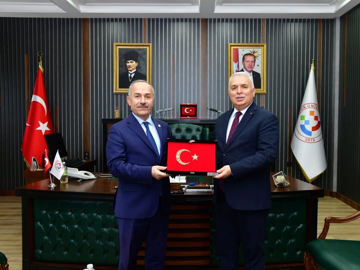 Vali Aziz Yıldırım’dan Trabzon Üniversitesi Rektörü Prof. Dr. Emin Aşıkkutlu’ya Veda Ziyareti