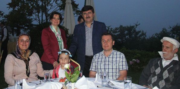 Vali z'den ok anlaml sofra 