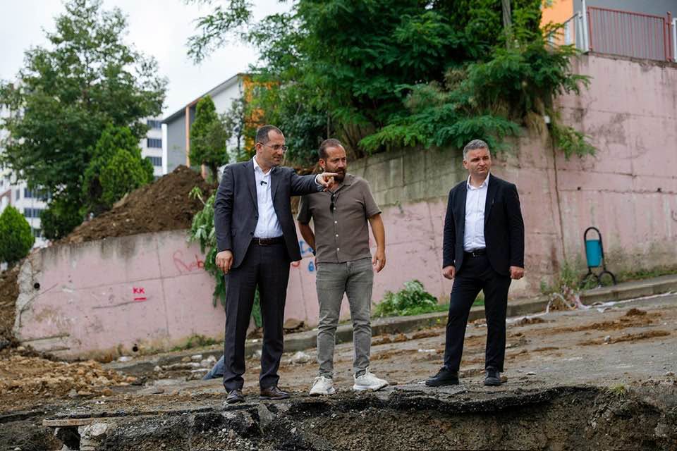 YILDIZLI TOKİ OKULLARI ÖNÜNDEKİ TRAFİK SORUNU ÇÖZÜLÜYOR