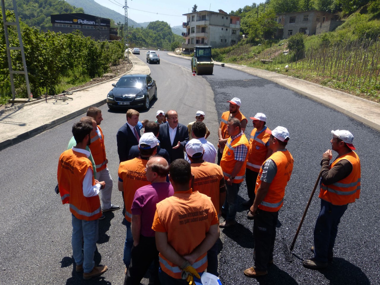 Yol sorunlarn sra ile ortadan kaldryoruz


