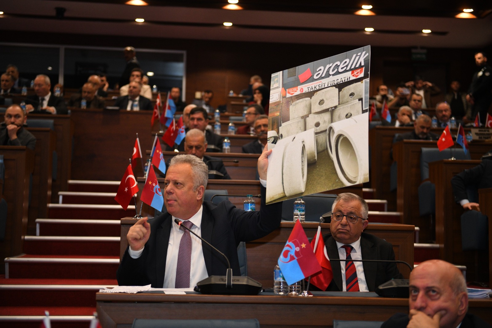 ZORLU: “TİSKİ’NİN MALİ TABLOSU GİDEREK DAHA KIRILGAN HALE GELİYOR”